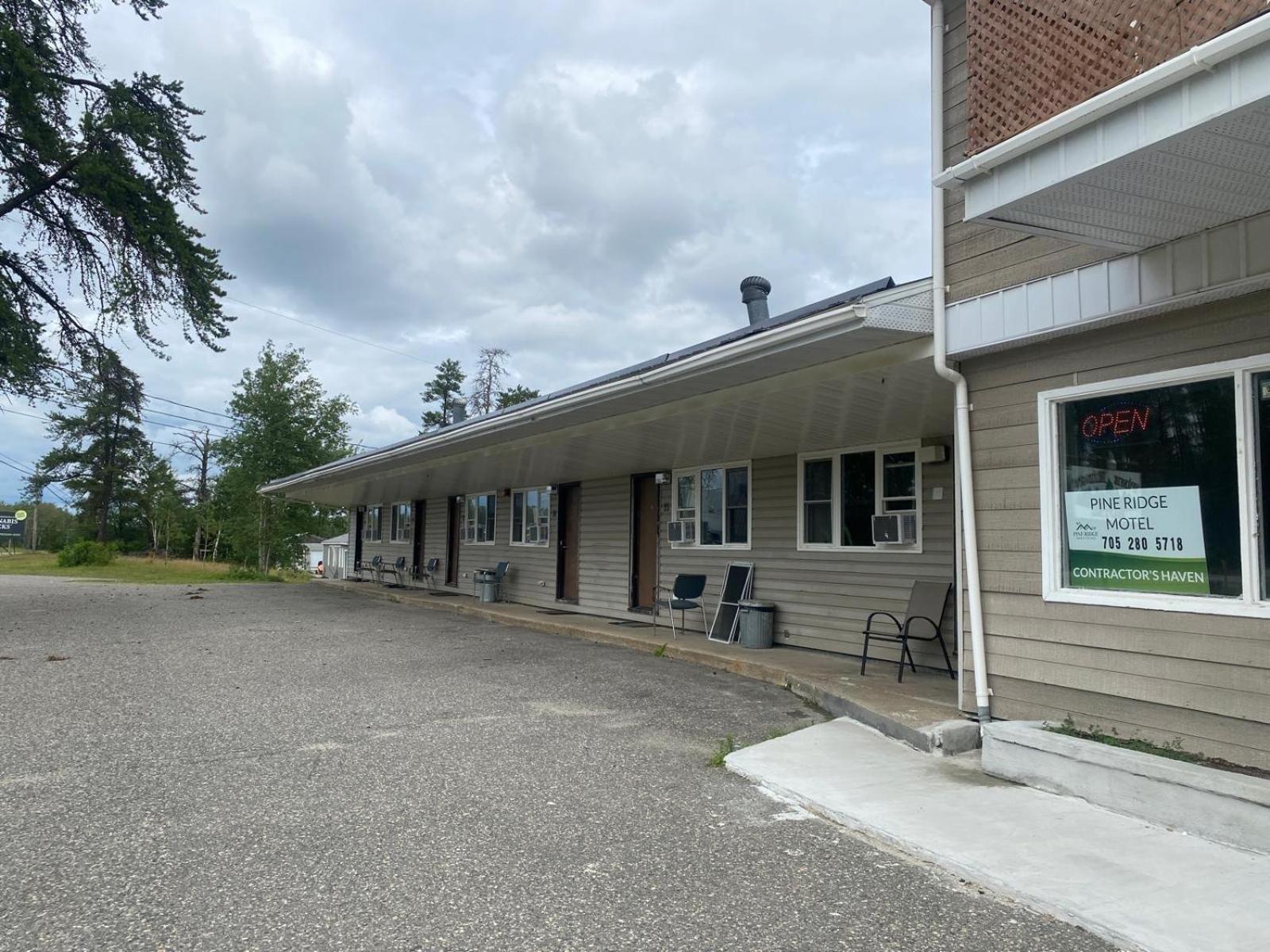 Pine Ridge Motel Timmins Ngoại thất bức ảnh