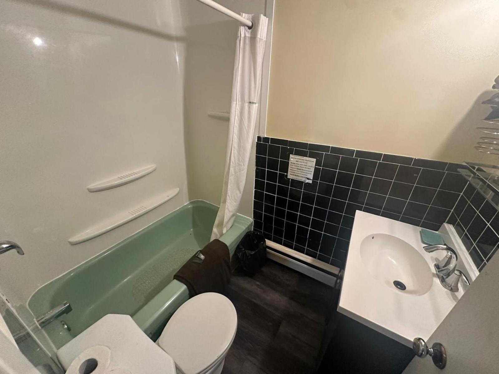 Pine Ridge Motel Timmins Ngoại thất bức ảnh