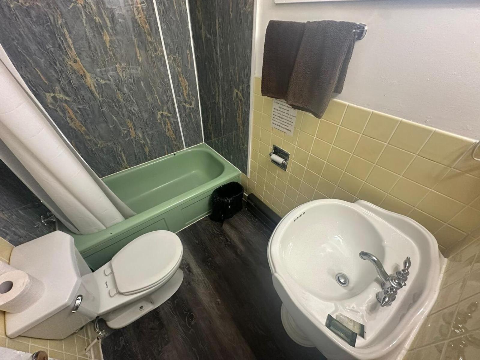 Pine Ridge Motel Timmins Ngoại thất bức ảnh