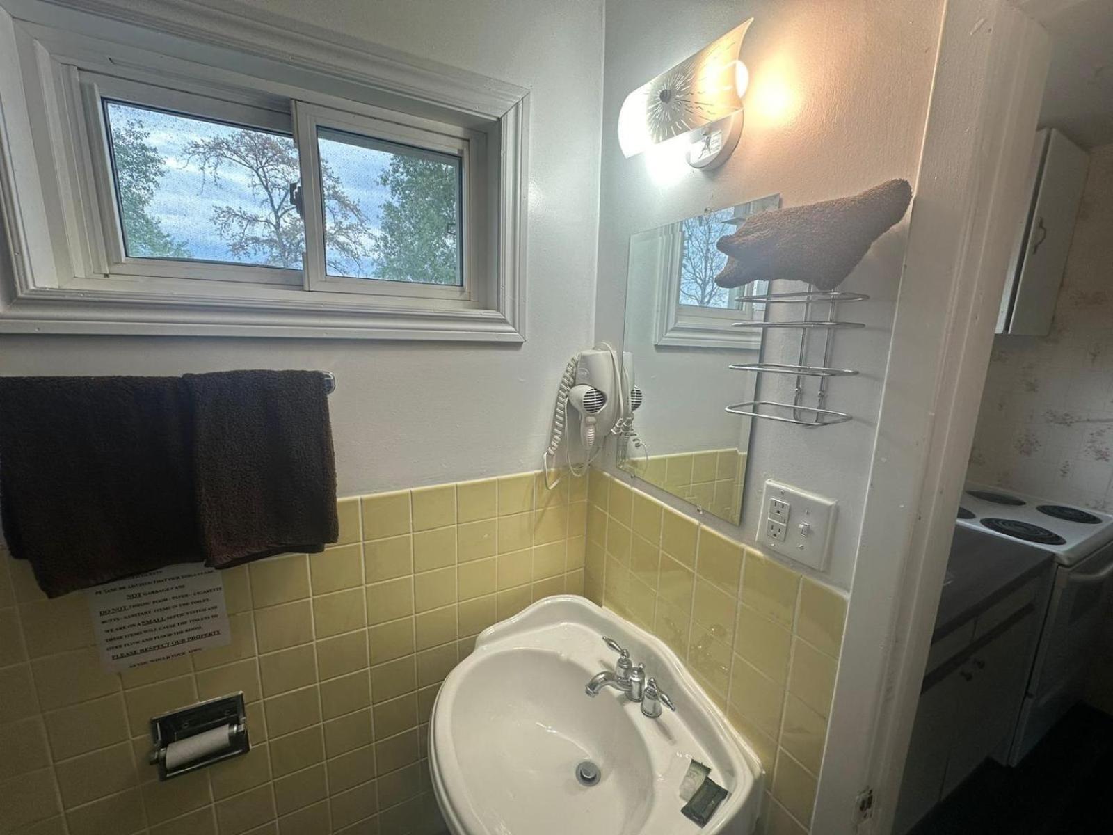 Pine Ridge Motel Timmins Ngoại thất bức ảnh