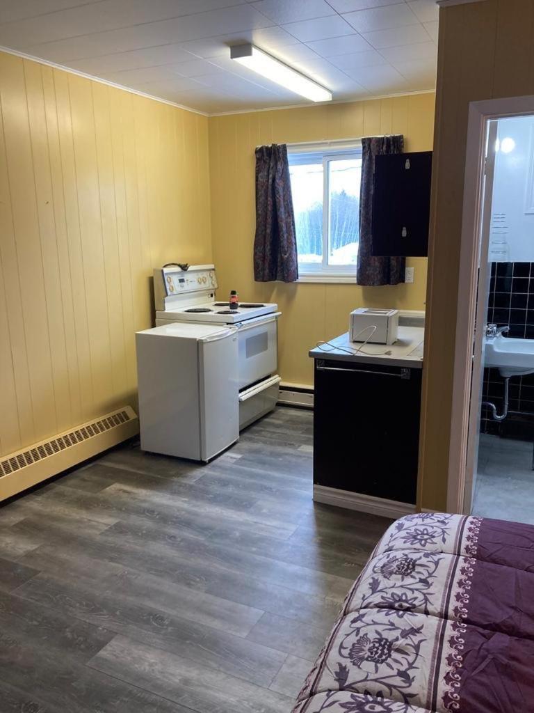 Pine Ridge Motel Timmins Ngoại thất bức ảnh
